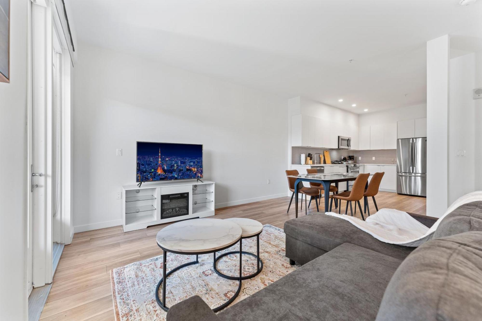 Stylish La Prime Location In Wilshire Blvd Apartment Los Angeles