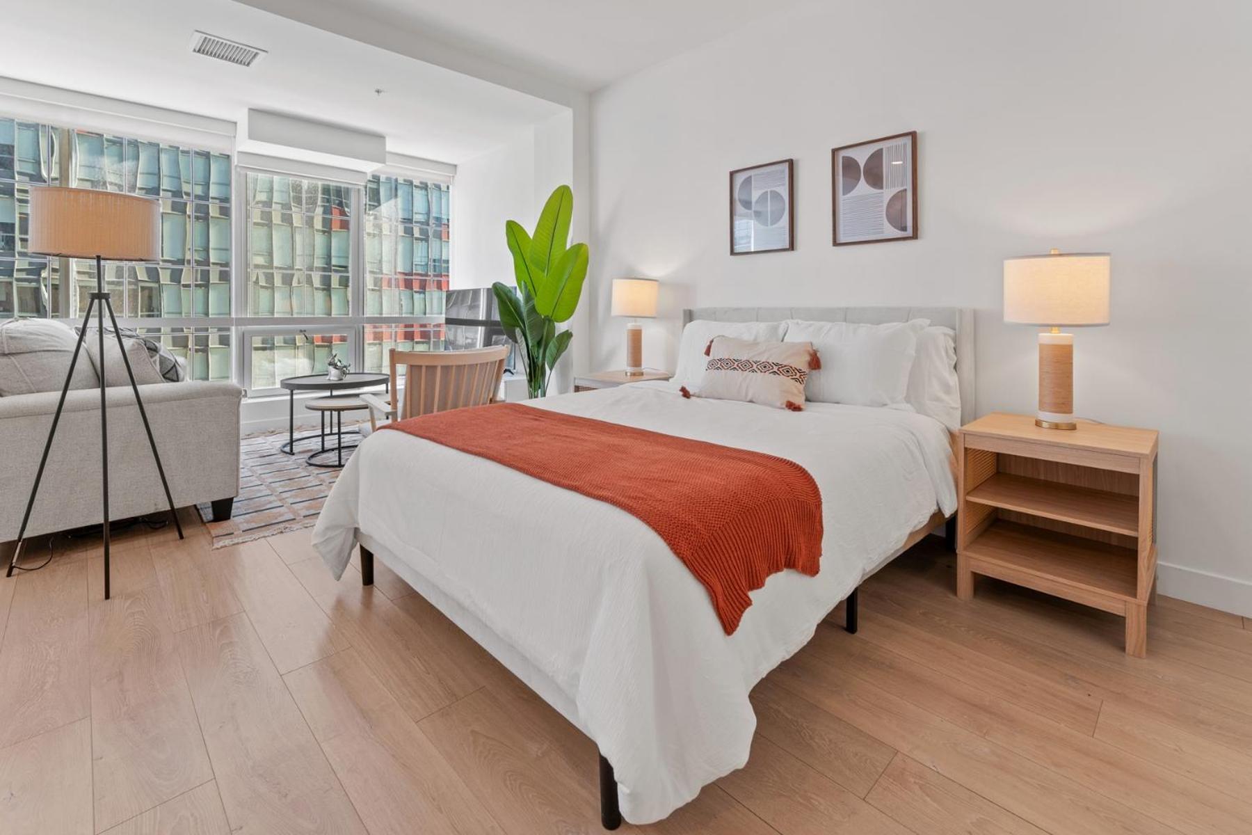 Stylish La Prime Location In Wilshire Blvd Apartment